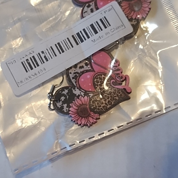 NWT Pink and Black Heart Earrings - Picture 4 of 4